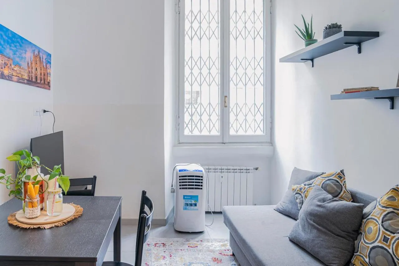 Casa Julia - Milano, Via P. Nuvolone - By Host4U Apartment 0*, Milan