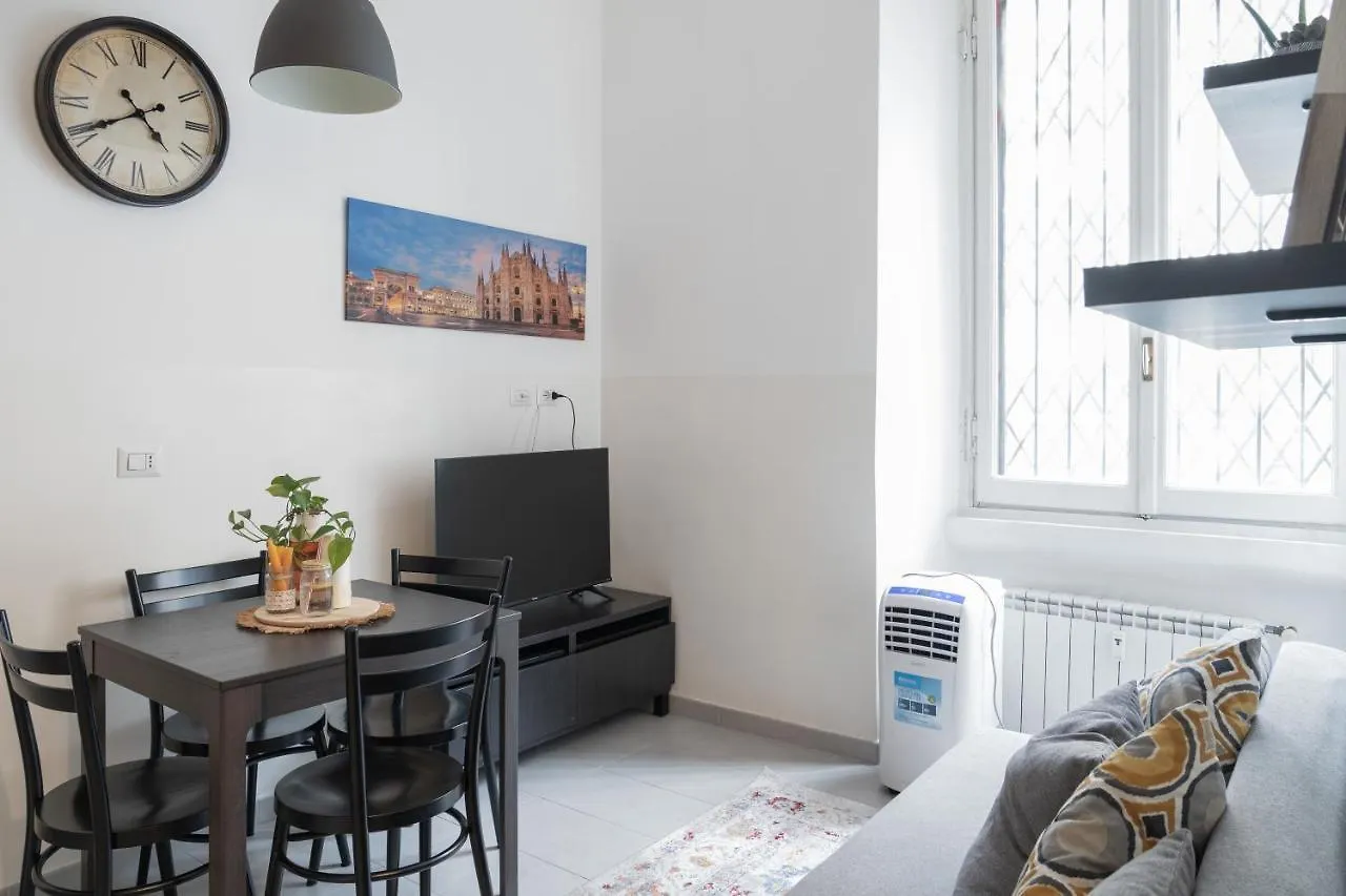 Casa Julia - Milano, Via P. Nuvolone - By Host4U Apartment Italy
