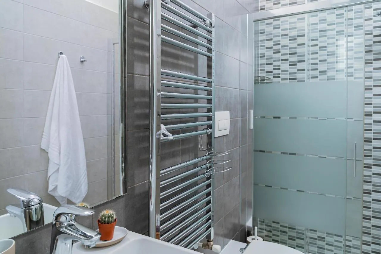 Апартаменты Casa Julia - Milano, Via P. Nuvolone - By Host4U Италия