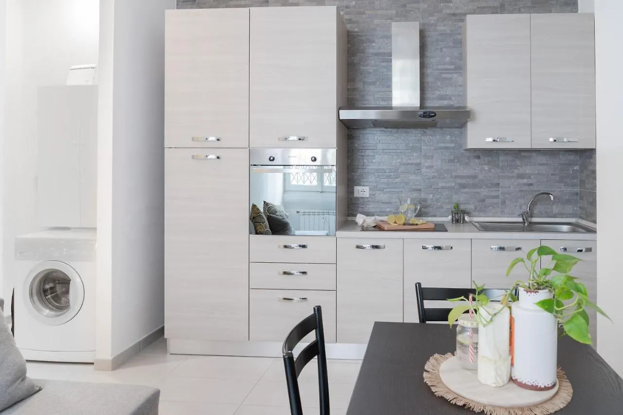 Апартаменты Casa Julia - Milano, Via P. Nuvolone - By Host4U Милан
