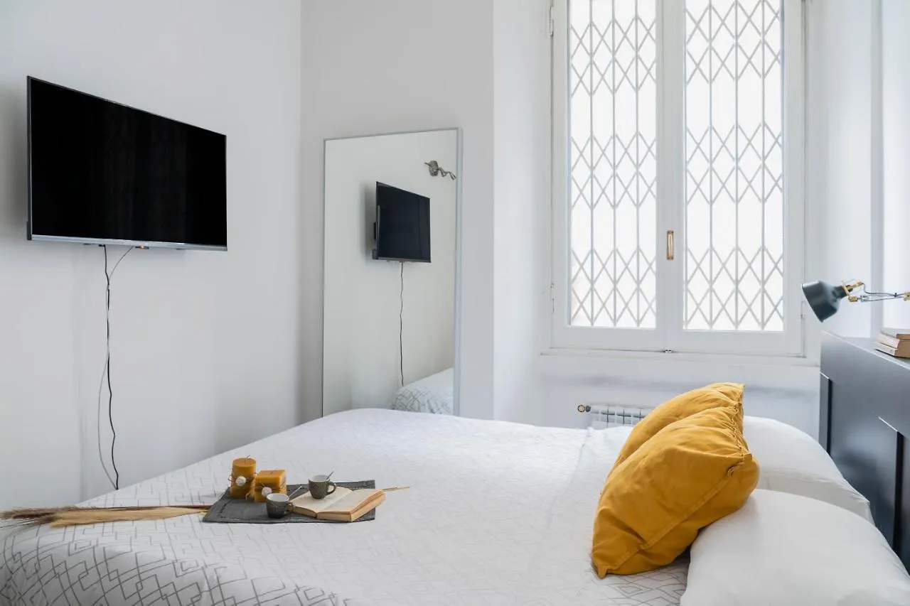 Апартаменты Casa Julia - Milano, Via P. Nuvolone - By Host4U 0*, Милан Италия
