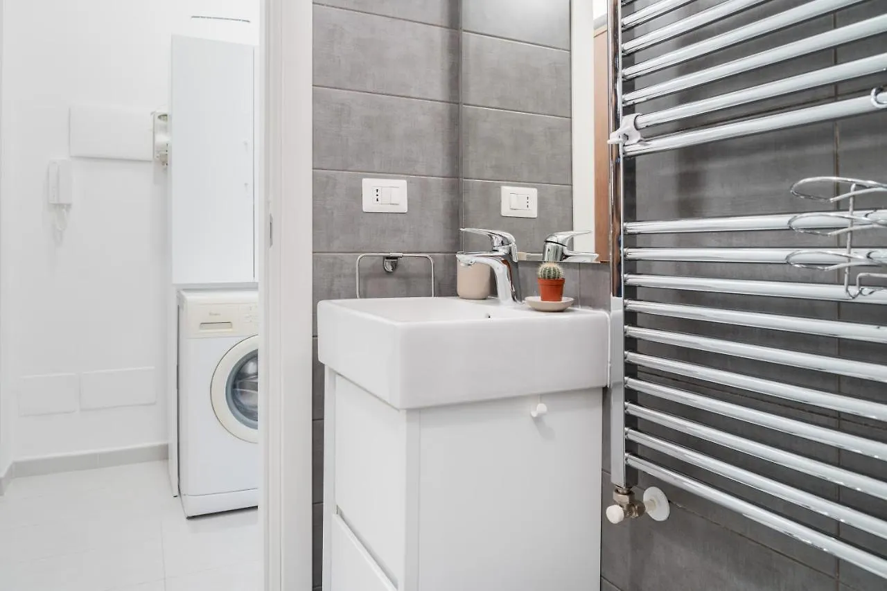 Апартаменты Casa Julia - Milano, Via P. Nuvolone - By Host4U Италия
