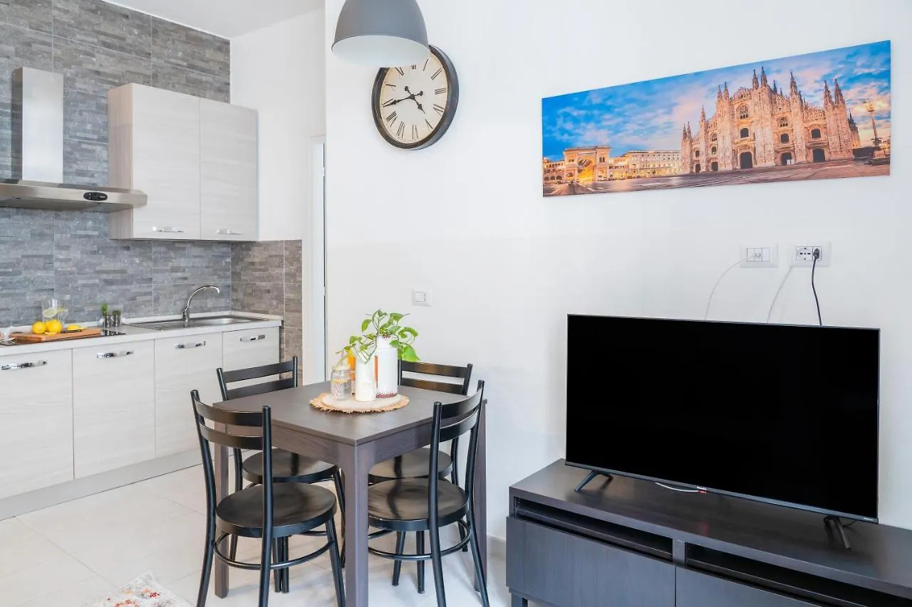 Casa Julia - Milano, Via P. Nuvolone - By Host4U Apartment Italy