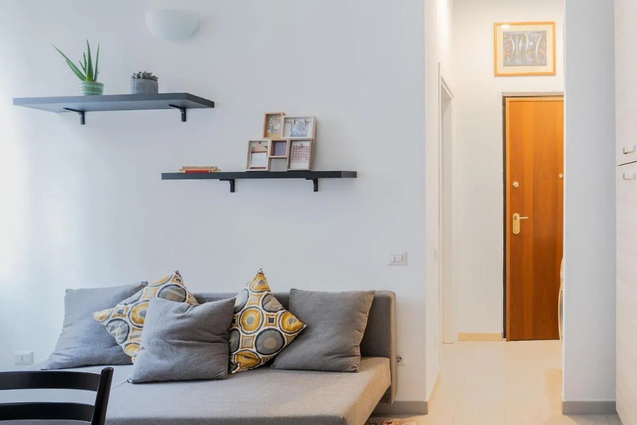 Casa Julia - Milano, Via P. Nuvolone - By Host4U Apartment 0*, Milan Italy