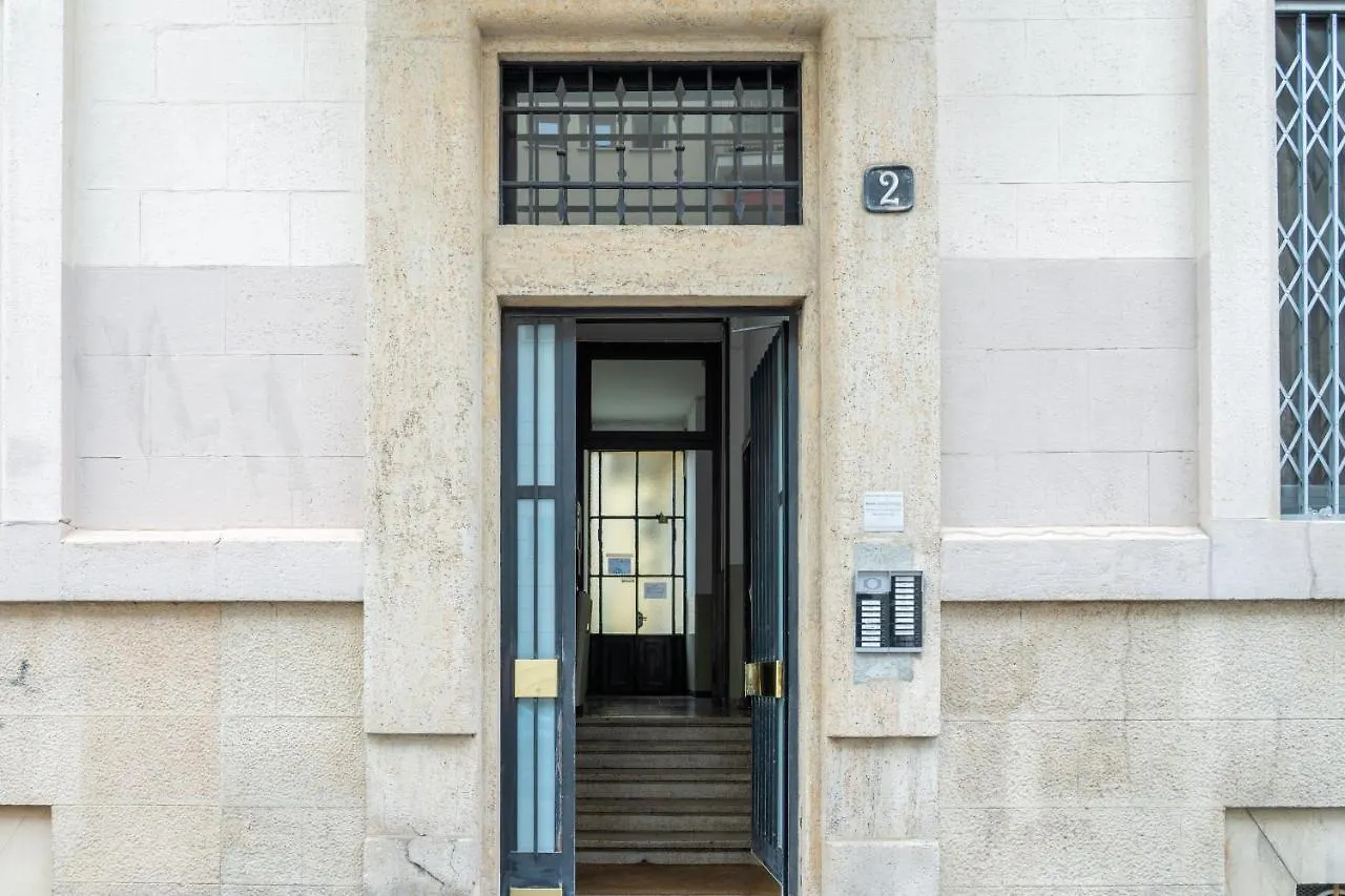 Casa Julia - Milano, Via P. Nuvolone - By Host4U Apartment 0*, Milan